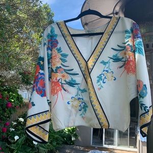 fun summer floral blouse 🌞 🌸